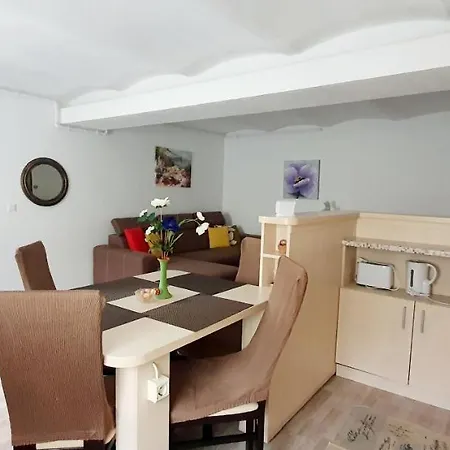 Apartment Castelului 2 *